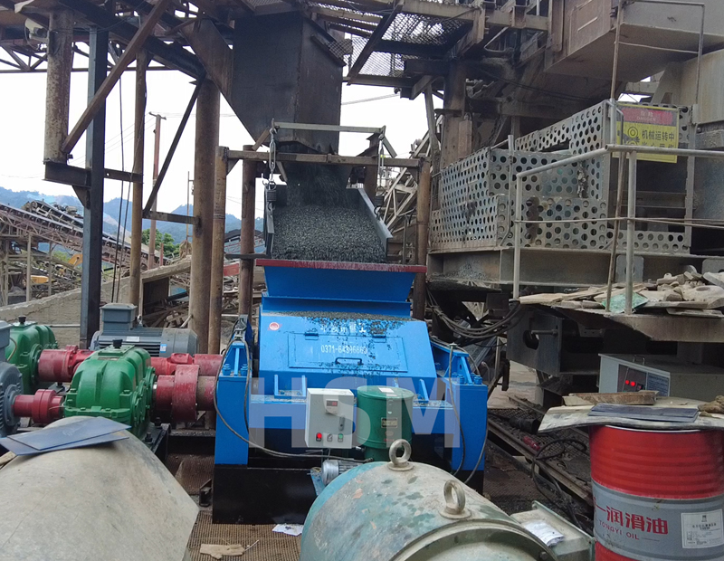 河卵石對(duì)輥制砂機(jī)多少錢一臺(tái)？